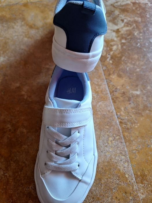 Vând adidași copii H&M 28