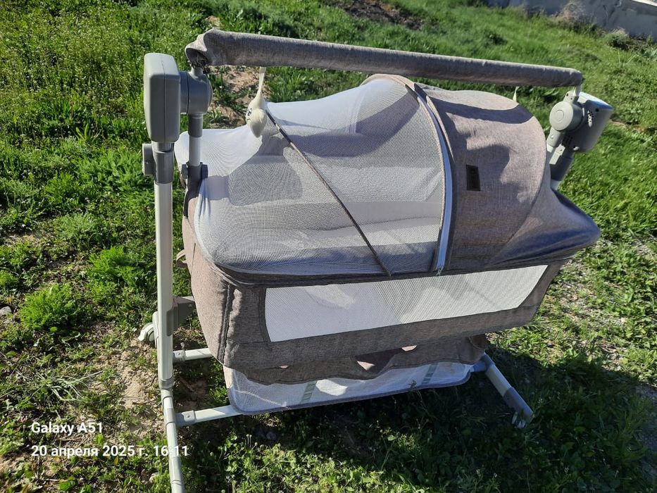 Манеж калыбель с пультом управление