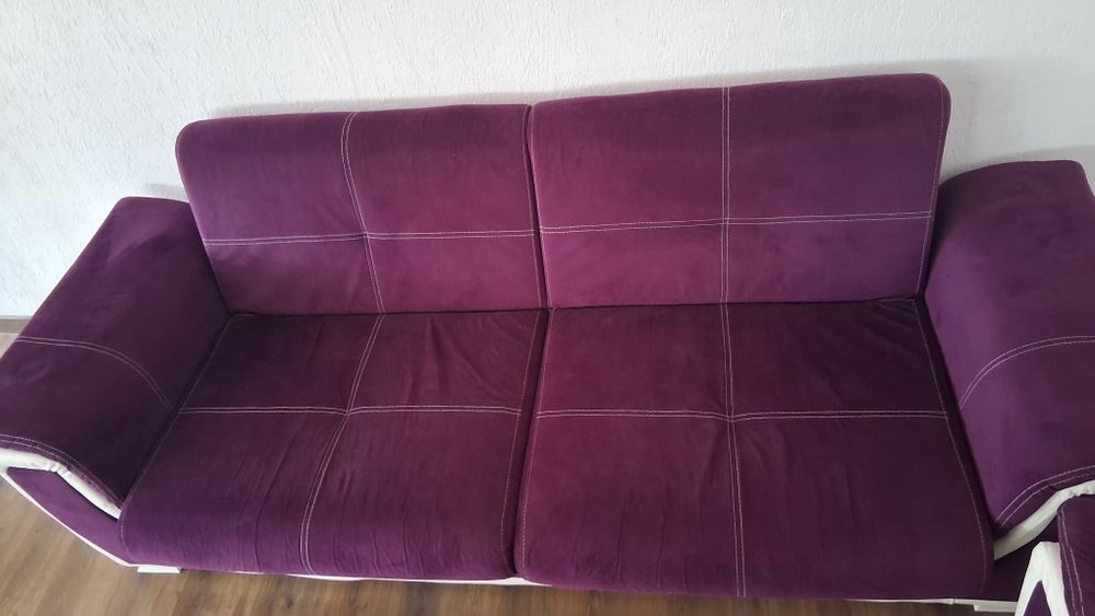 Продавам холова гарнитура (3-местен диван + 2 фотьойла). Употребявана,