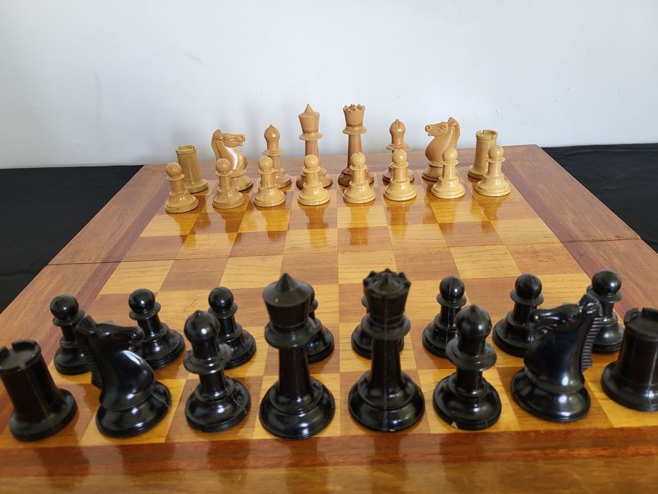#2 Стар дървен шах