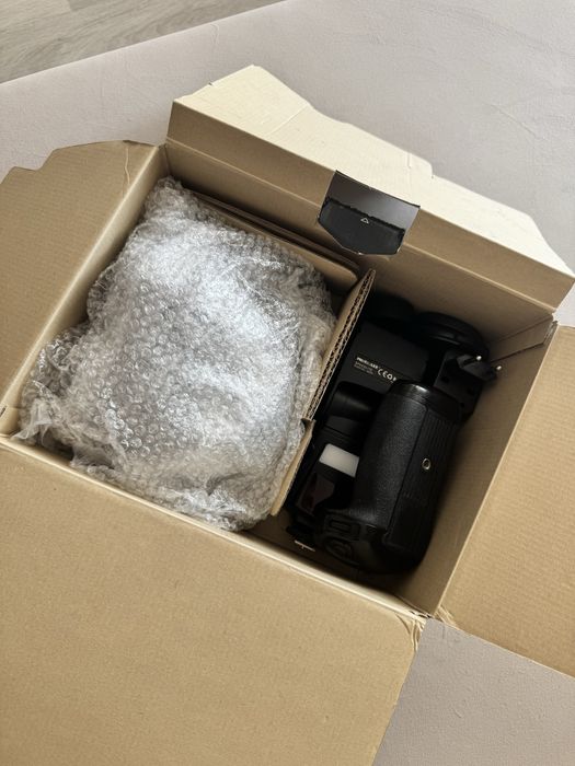 Nikon D7200 + 18-105 VR Kit + светкавица + Battery Grip + 64GB SD карта