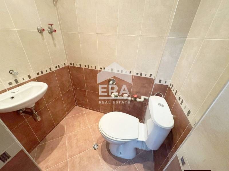 Продава се Тристаен апартамент в Хасково, Център - 93 кв.м за 516 €/кв.м - Снимка #4