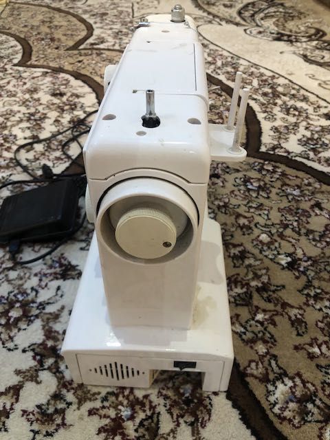 Продаётся Германский Швейная машина SINGER a653