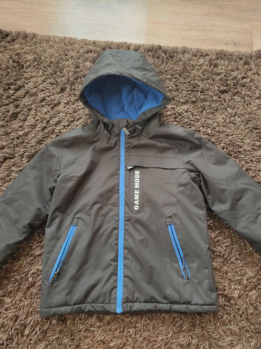 Продам куртку на мальчика