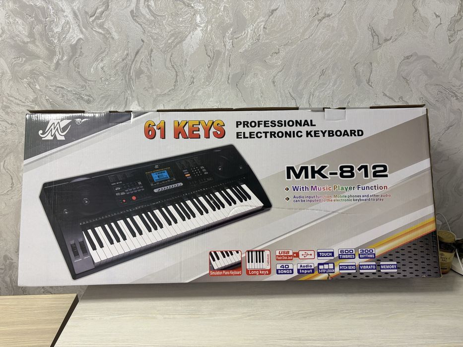 Elektron pianino (sintezator) MK-812 — 61 klavish
