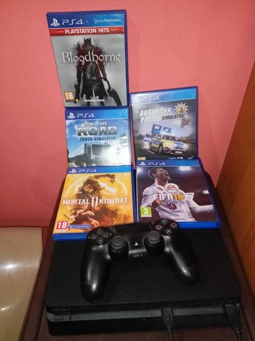Продавам ps4 slim 500gb на една година
