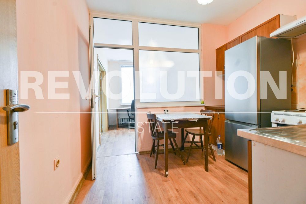 Тристаен апартамент в ж.к. Стрелбище.