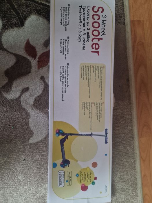 Vând trotineta pentru fetițe