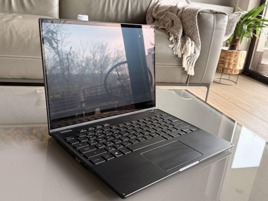 Геймърски лаптоп asus ROG FLOW X13  Ryzen 9 сгъваем