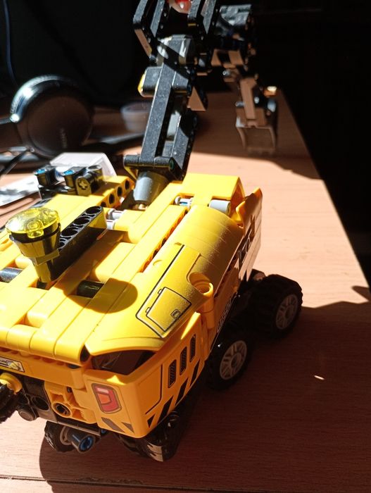 Machete construite din piese lego
