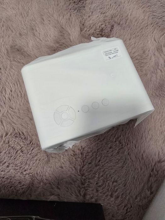 Video projector nou in cutie
