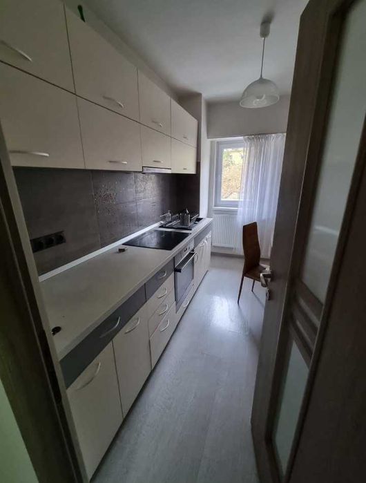 Închiriez apartament