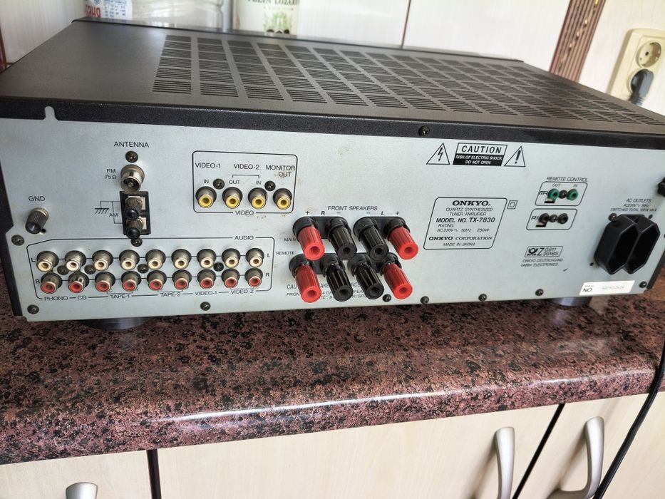 ONKYO.Тунер усилвател.