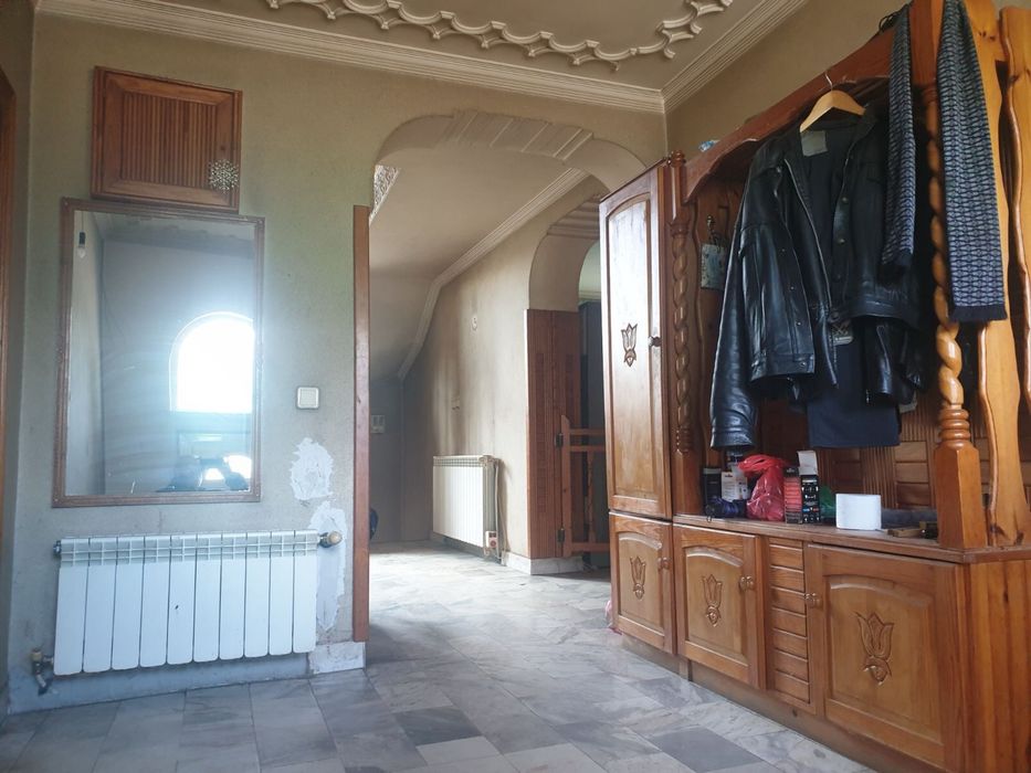 Продава се! Къща в Ботевград - център