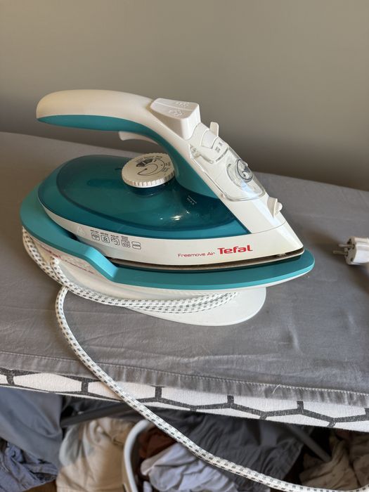 Безкабелна Ютия TEFAL FREEMOVE AIR безжична