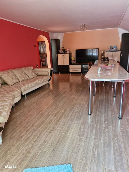 Casa P+M , Gavana vizavi de Q-uri
