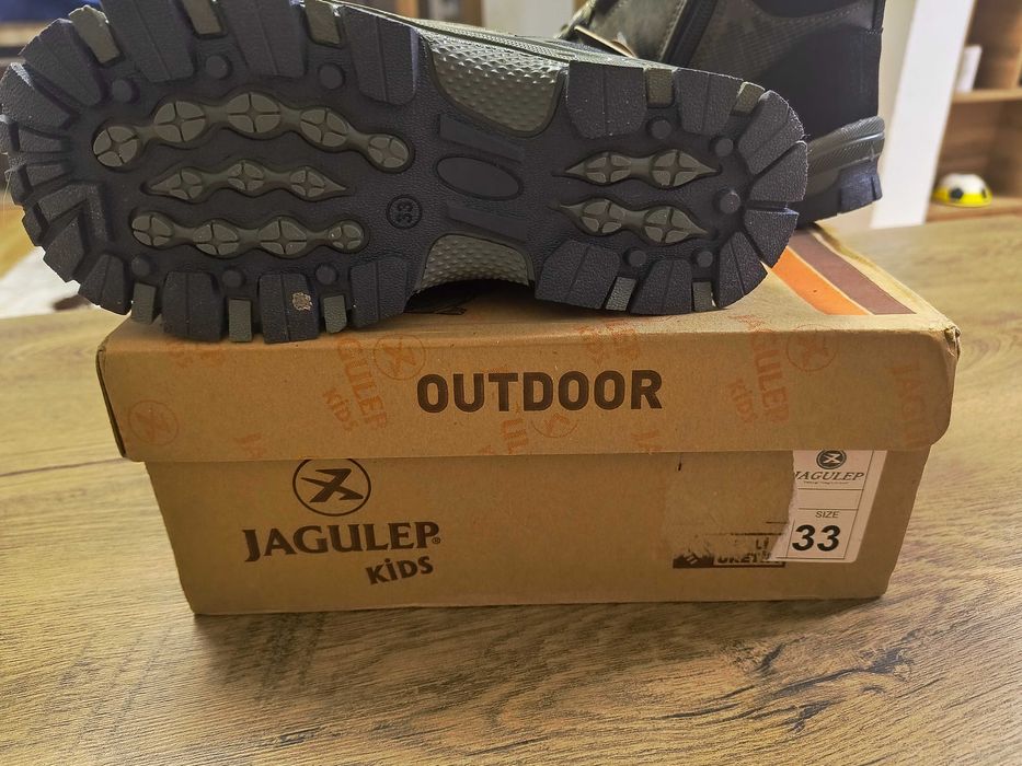 Чисто нови ботуши за момче 33 номер