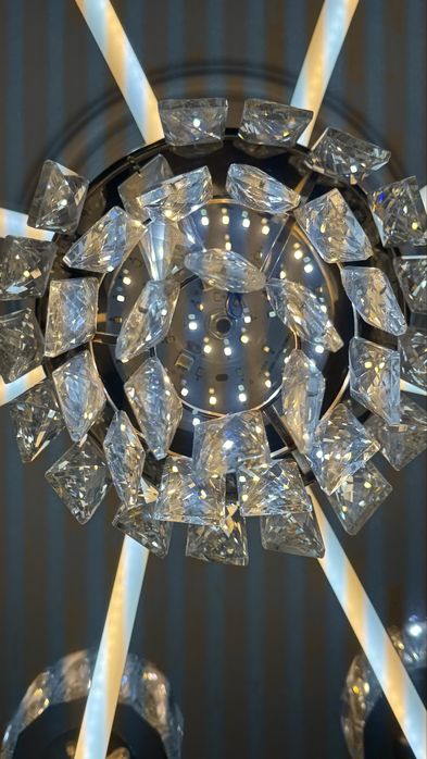 Люстра в хорошем состоянии