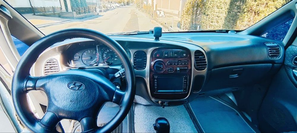 HUNDAY Starex minivan