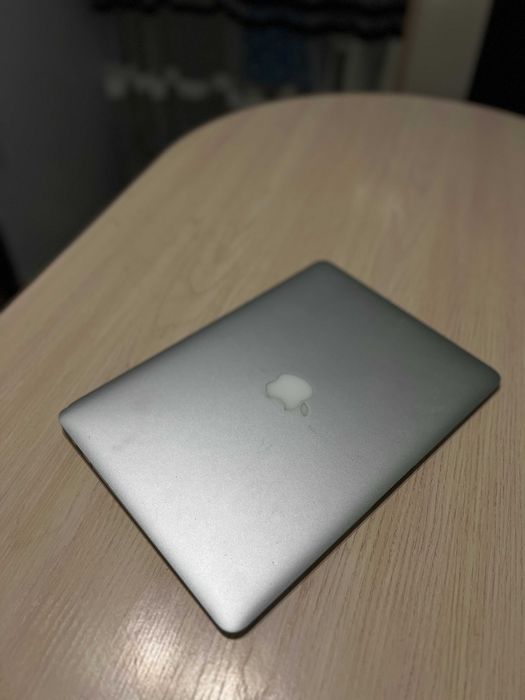 Macbook Air (13-inch, 2017)