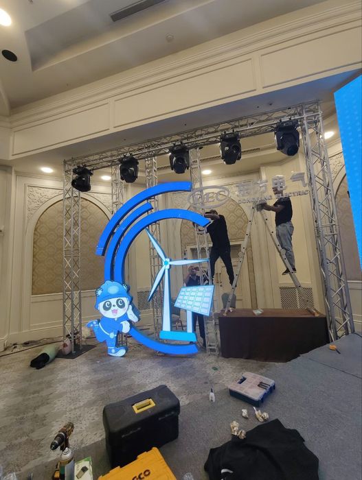 Reklama va  tadbirlar uchun saxnalar