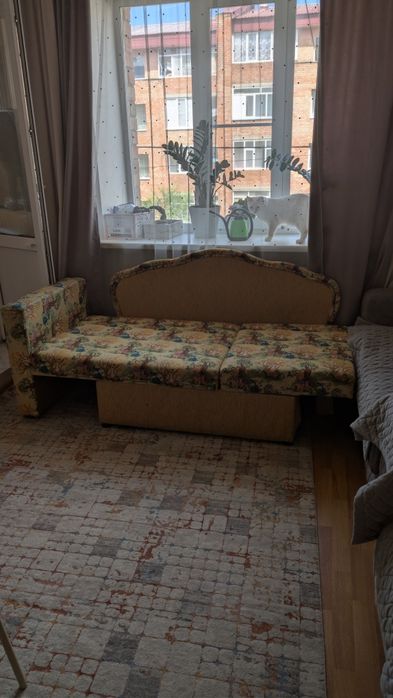 Отдам даром детский диванчик