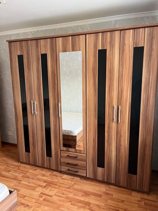 Продам шкаф(спальный гарнитур)