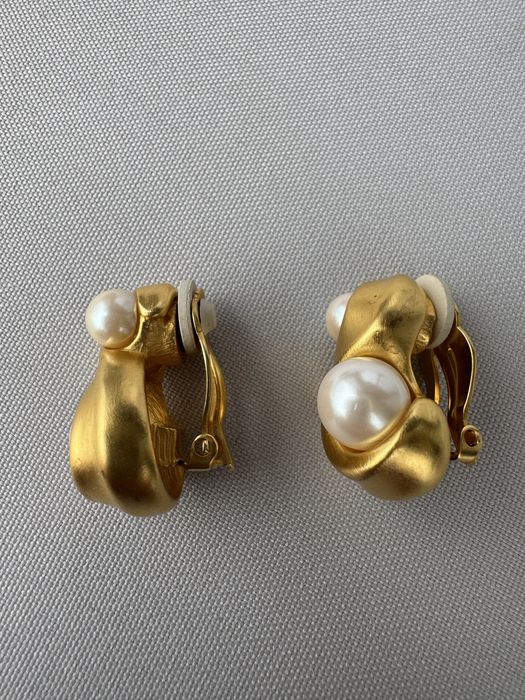 Cercei Givenchy-Paris-New York