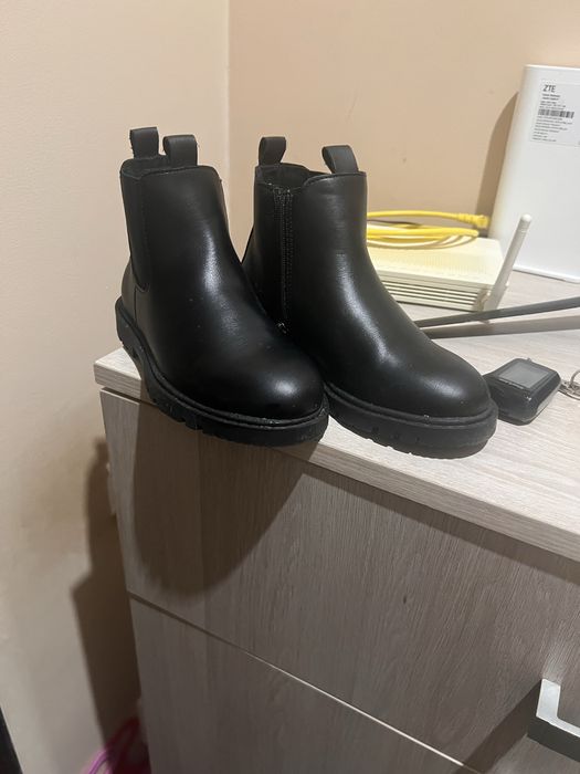 Продам ботинки для девочки