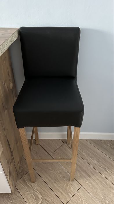 Барный стол с 3 стульями