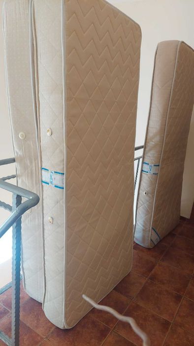 Двулицеви матраци втора употреба с пружини  82/190