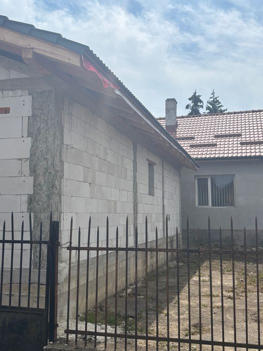 Casă de vânzare la roșu în Petrila HD