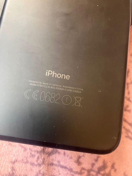 Продавам айфон 7 плюс 32gb