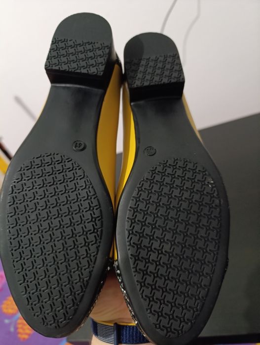 Vând doua perechi pantofi Nr 41