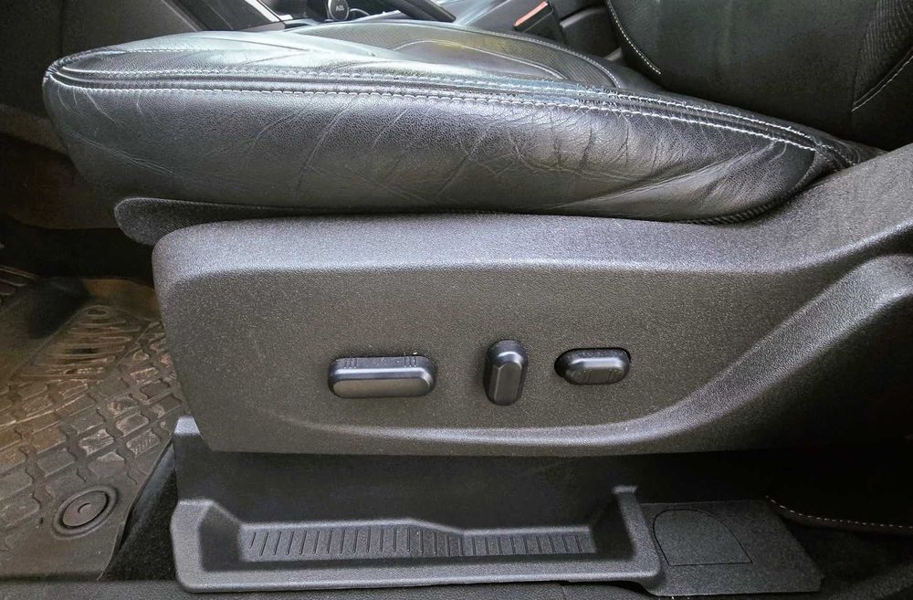 Ford KUGA II TITANIUM-X (nici Qashqai, nici Tiguan) cu super dotări.