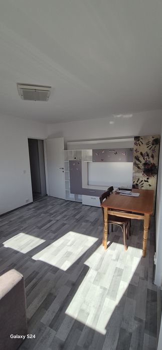 Inchiriez apartament