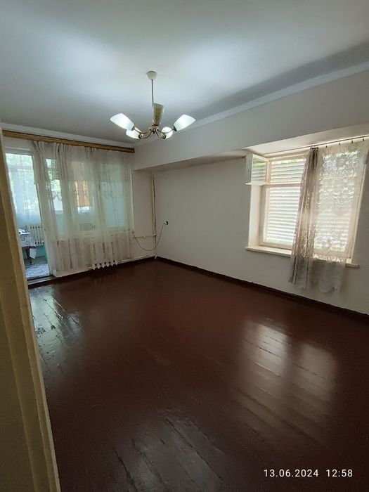 Юнусабад 4, 1 ком 3 этаж, кирпич