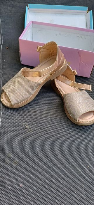 Sandale fetita .