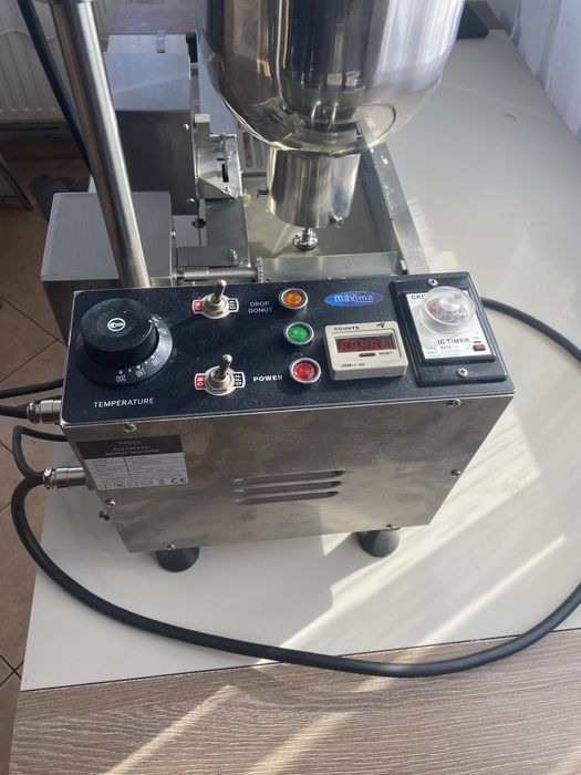 Masina de gogosi inelute ,foarte putin folosita , stare foarte buna