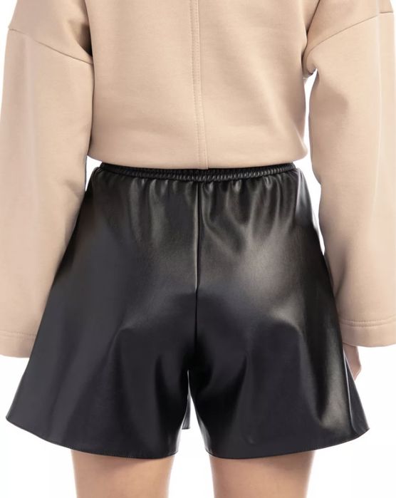 Кожаные шорты