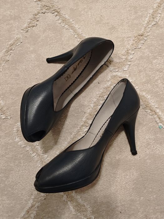 Тъмно сини кожени обувки на ток естествена кожа отворени пръсти