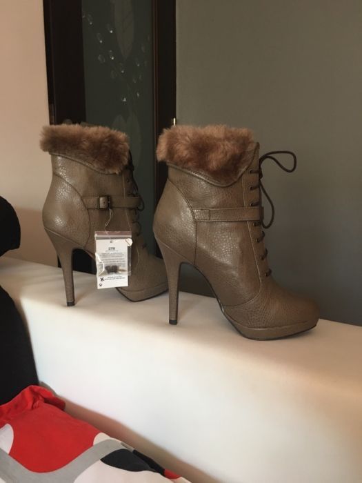 Botine cu blanita marimea 38 (NOI)-Stradivarius