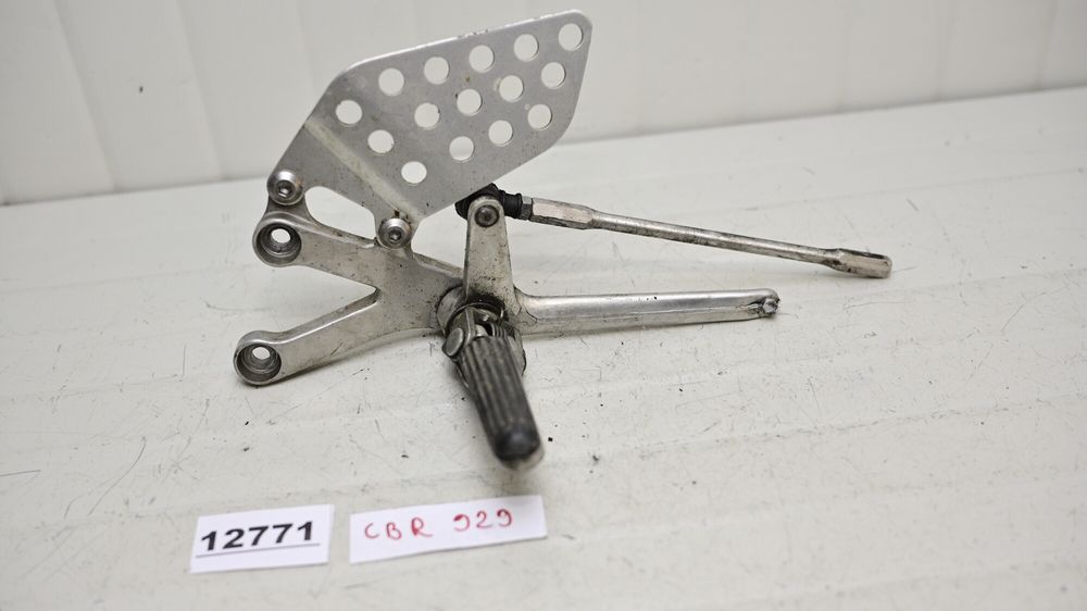 Suport Scarita Fata Stanga Cu Pedala Schimbator Honda CBR 929 2000 -