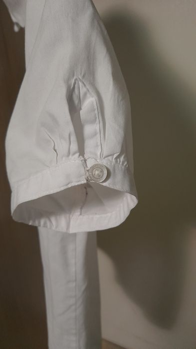 Белая школьная рубашка