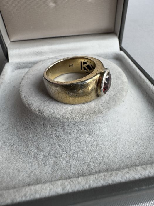 Inel din argint si granat