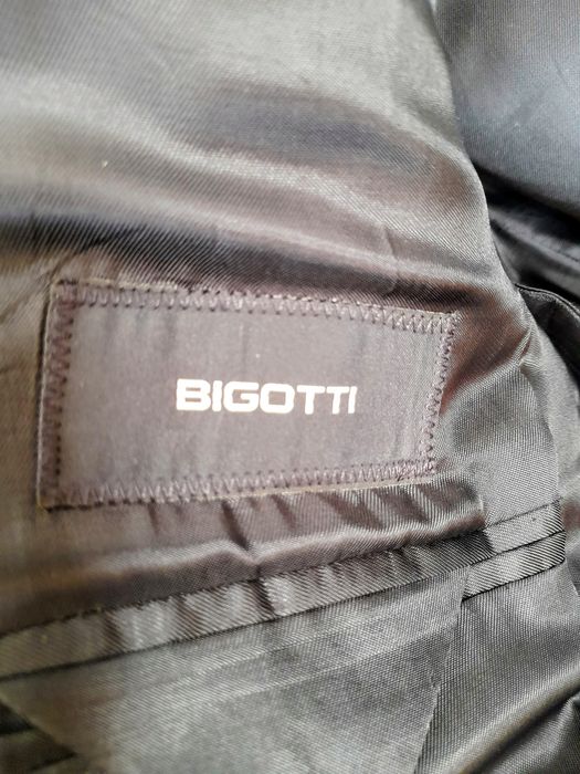Costum slim bleumarin BIGOTTI, ca nou, purtata doar o singura data