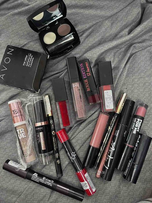 лотове от качествена козметика на символични цени