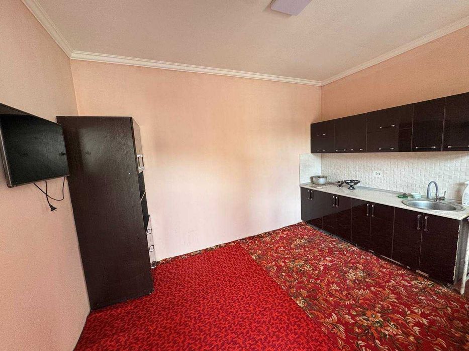 Олмос мах 5 хонали ховли оилага ижара топ. 450 у.е.