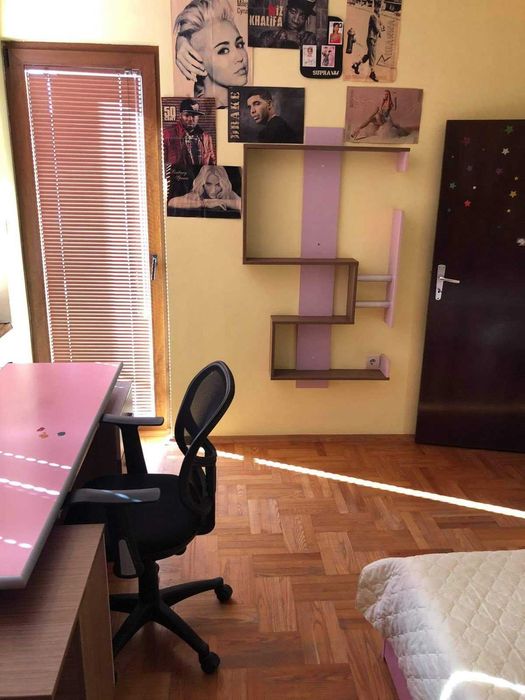 Два етажа от триетажна къща в кв. Вароша - 1500€/м2