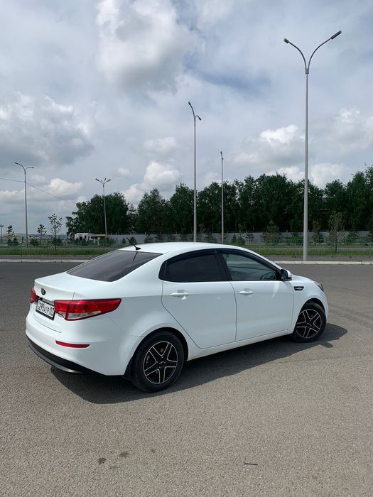 Kia  Rio.        2015